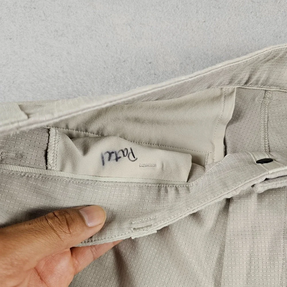 Lululemon Commission Slim Fit Pants Mens 31xx30 Beige Ventlight Chino Stretch